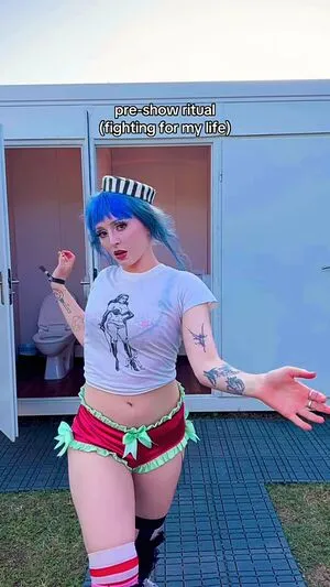Ashnikko OnlyFans Leaked Free Thumbnail Picture - #vuAUNRnLdw