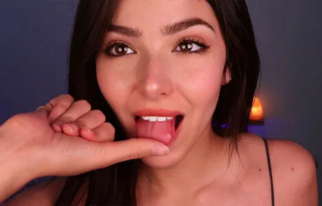 ASMR Glow OnlyFans Leaked Free Thumbnail Picture - #4Dl0A59lFN