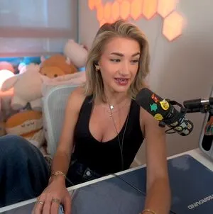 Astabush OnlyFans Leaked Free Thumbnail Picture - #h8jAtzCusa