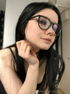 Astrid Gothly OnlyFans Leaked Free Thumbnail Picture - #kFIFIDN1j5
