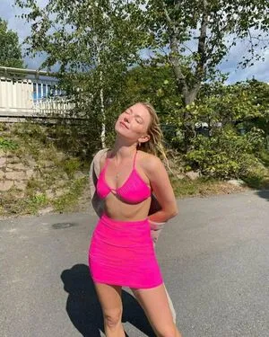 Astrid S OnlyFans Leaked Free Thumbnail Picture - #Pwk4Fezot9