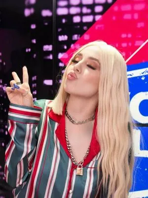 Ava Max OnlyFans Leaked Free Thumbnail Picture - #0LsEXpzj9V