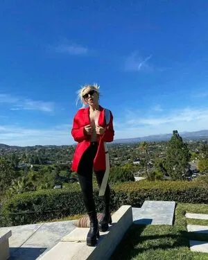 Ava Max OnlyFans Leaked Free Thumbnail Picture - #10YtxTijxs