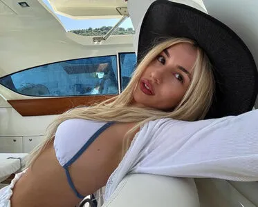 Ava Max OnlyFans Leaked Free Thumbnail Picture - #1x7DLc6KeX