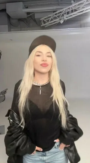 Ava Max OnlyFans Leaked Free Thumbnail Picture - #2B7mv3JGVQ