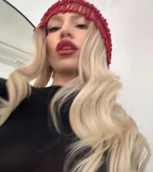 Ava Max OnlyFans Leaked Free Thumbnail Picture - #2jf26HGADR