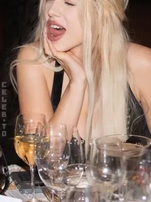 Ava Max OnlyFans Leaked Free Thumbnail Picture - #2z9wY04om8