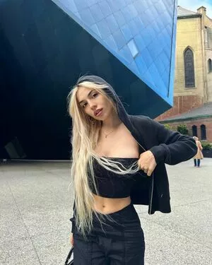 Ava Max OnlyFans Leaked Free Thumbnail Picture - #3EZi75t6PD