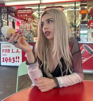 Ava Max OnlyFans Leaked Free Thumbnail Picture - #3cAD0tuxr0