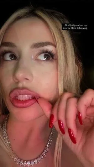 Ava Max OnlyFans Leaked Free Thumbnail Picture - #3gGueEXsDj