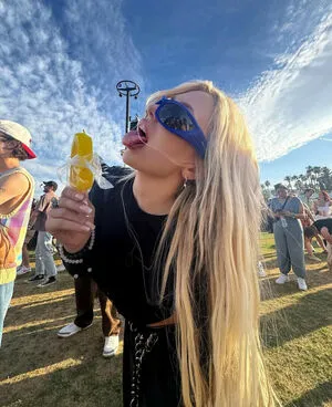 Ava Max OnlyFans Leaked Free Thumbnail Picture - #4UmosQxFhL