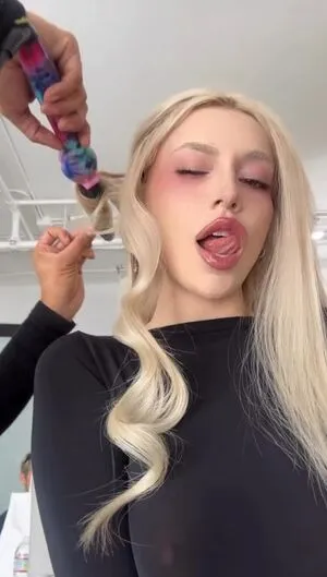 Ava Max OnlyFans Leaked Free Thumbnail Picture - #4fAZvt2KEr