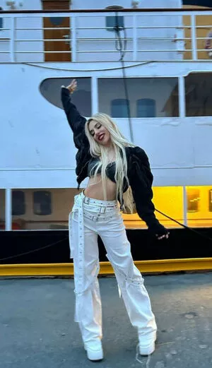 Ava Max OnlyFans Leaked Free Thumbnail Picture - #71MqIRM1BQ