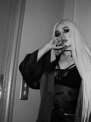 Ava Max OnlyFans Leaked Free Thumbnail Picture - #8j53B5yh0L