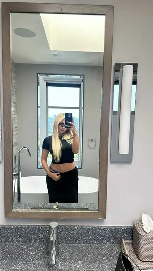 Ava Max OnlyFans Leaked Free Thumbnail Picture - #98zJ6PqZI3