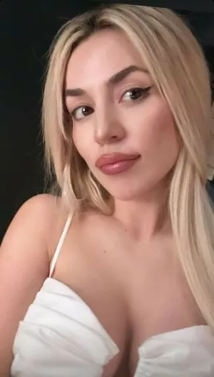 Ava Max OnlyFans Leaked Free Thumbnail Picture - #AosA1A3gGF