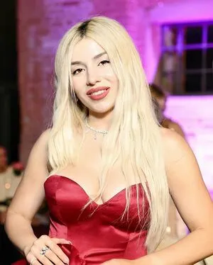 Ava Max OnlyFans Leaked Free Thumbnail Picture - #BBs7pGQAA5