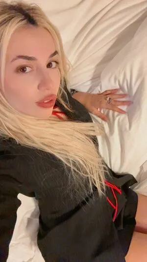 Ava Max OnlyFans Leaked Free Thumbnail Picture - #C1i95uQcO1