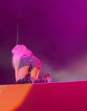 Ava Max OnlyFans Leaked Free Thumbnail Picture - #E6HCDfLkAe