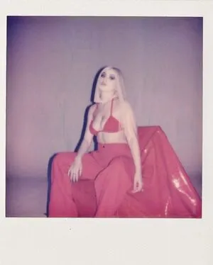 Ava Max OnlyFans Leaked Free Thumbnail Picture - #El7523jxX8