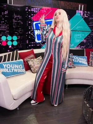 Ava Max OnlyFans Leaked Free Thumbnail Picture - #HMFuFSDz91