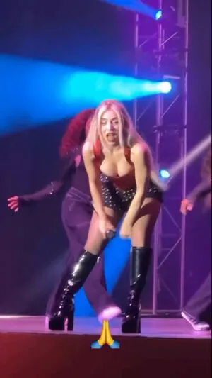 Ava Max OnlyFans Leaked Free Thumbnail Picture - #LsfJqTyvan