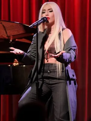 Ava Max OnlyFans Leaked Free Thumbnail Picture - #MleFSOsyx0