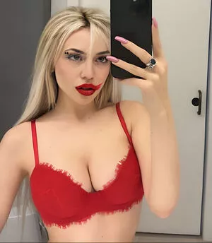 Ava Max OnlyFans Leaked Free Thumbnail Picture - #NOpFfomO65