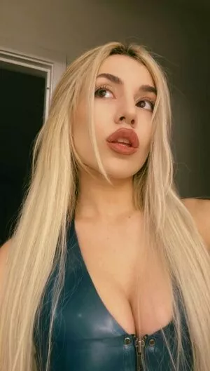 Ava Max OnlyFans Leaked Free Thumbnail Picture - #OHxyX45u1J