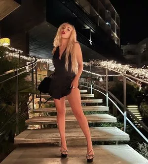 Ava Max OnlyFans Leaked Free Thumbnail Picture - #OxoeoH4OYA