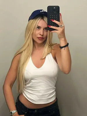 Ava Max OnlyFans Leaked Free Thumbnail Picture - #PcURzib6oA