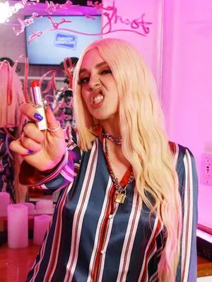 Ava Max OnlyFans Leaked Free Thumbnail Picture - #Q76xZ74AE8