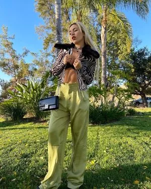 Ava Max OnlyFans Leaked Free Thumbnail Picture - #REFmlh72uL
