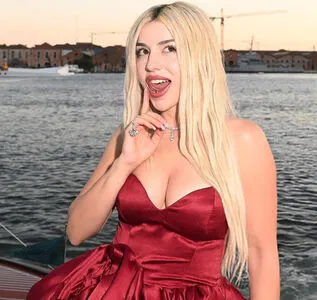 Ava Max OnlyFans Leaked Free Thumbnail Picture - #X7Sc5as1BS