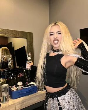 Ava Max OnlyFans Leaked Free Thumbnail Picture - #b2280oT2qF