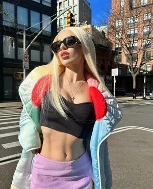 Ava Max OnlyFans Leaked Free Thumbnail Picture - #cYgr61FNKA