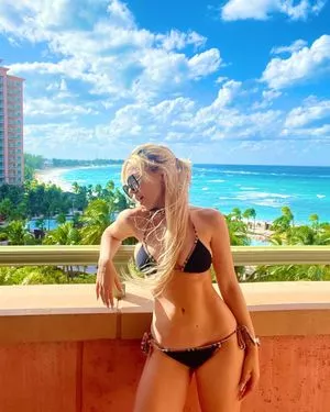 Ava Max OnlyFans Leaked Free Thumbnail Picture - #hhtfe9rTHP