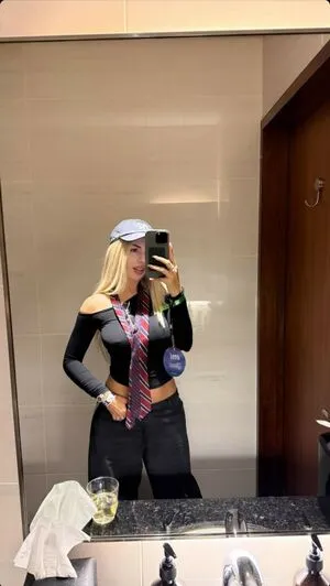 Ava Max OnlyFans Leaked Free Thumbnail Picture - #lsgBGM8Rti