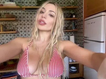 Ava Max OnlyFans Leaked Free Thumbnail Picture - #sHvTRFKblY