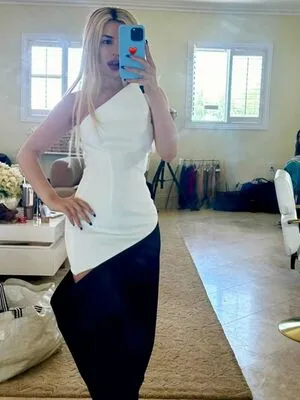 Ava Max OnlyFans Leaked Free Thumbnail Picture - #tbOkx21a4n