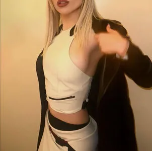 Ava Max OnlyFans Leaked Free Thumbnail Picture - #tlpN8DKeH4