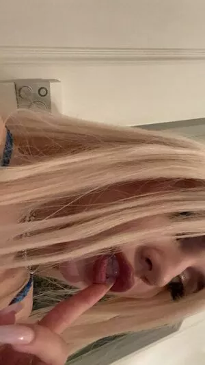 Ava Max OnlyFans Leaked Free Thumbnail Picture - #uzlNBV6iRd