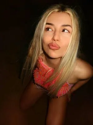 Ava Max OnlyFans Leaked Free Thumbnail Picture - #xVeJNaQ3N2