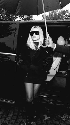 Ava Max OnlyFans Leaked Free Thumbnail Picture - #xlLYx4N8Sq