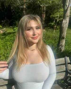 Avery Santoro OnlyFans Leaked Free Thumbnail Picture - #x9BizRvZ7V