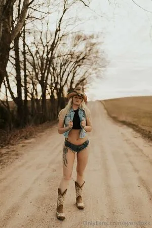 Averyfoxx OnlyFans Leaked Free Thumbnail Picture - #dmOphyfRxO