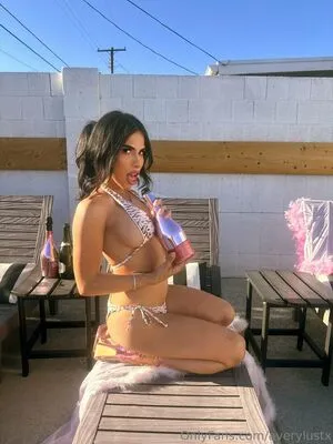 Averylustx OnlyFans Leaked Free Thumbnail Picture - #8hyympv8FX