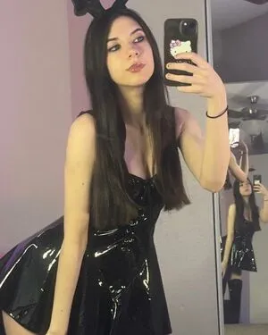 Aveziezz OnlyFans Leaked Free Thumbnail Picture - #5XsKLTdGMV