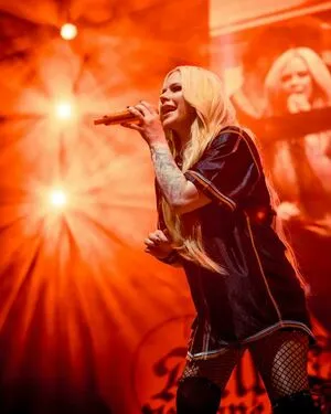 Avril Lavigne OnlyFans Leaked Free Thumbnail Picture - #1Sn53IdQZn