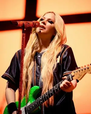 Avril Lavigne OnlyFans Leaked Free Thumbnail Picture - #2GlNv5rYRS